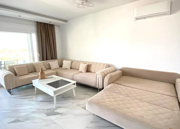 Alina's & Alex's Néa Péramos